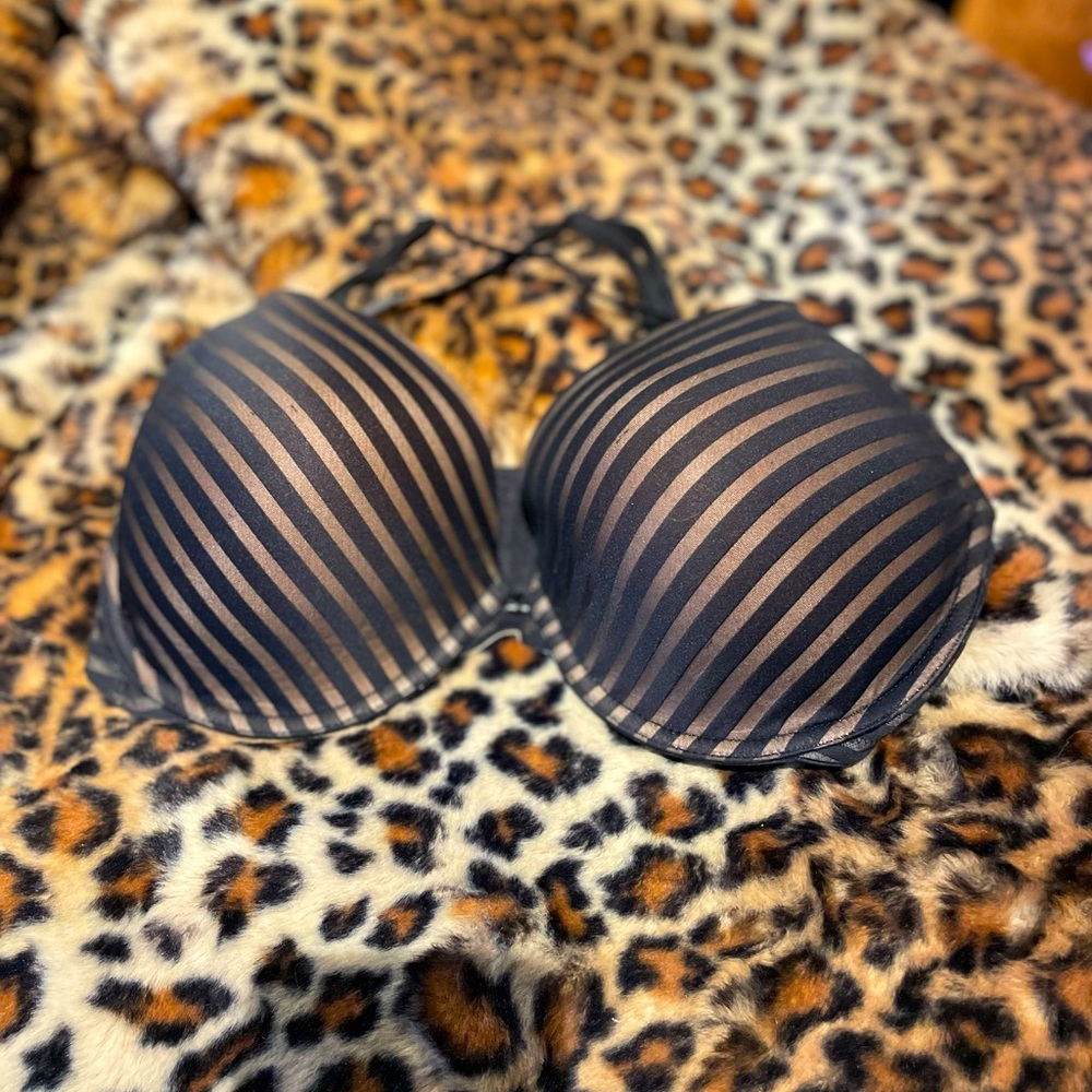 FREDERICKS Hollywood Exxtreme Cleavage Bra 38D BLACK NUDE